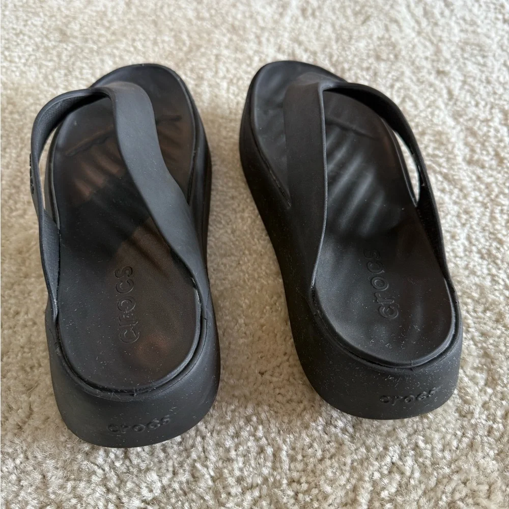 CROCS Black Platform Flip Flops